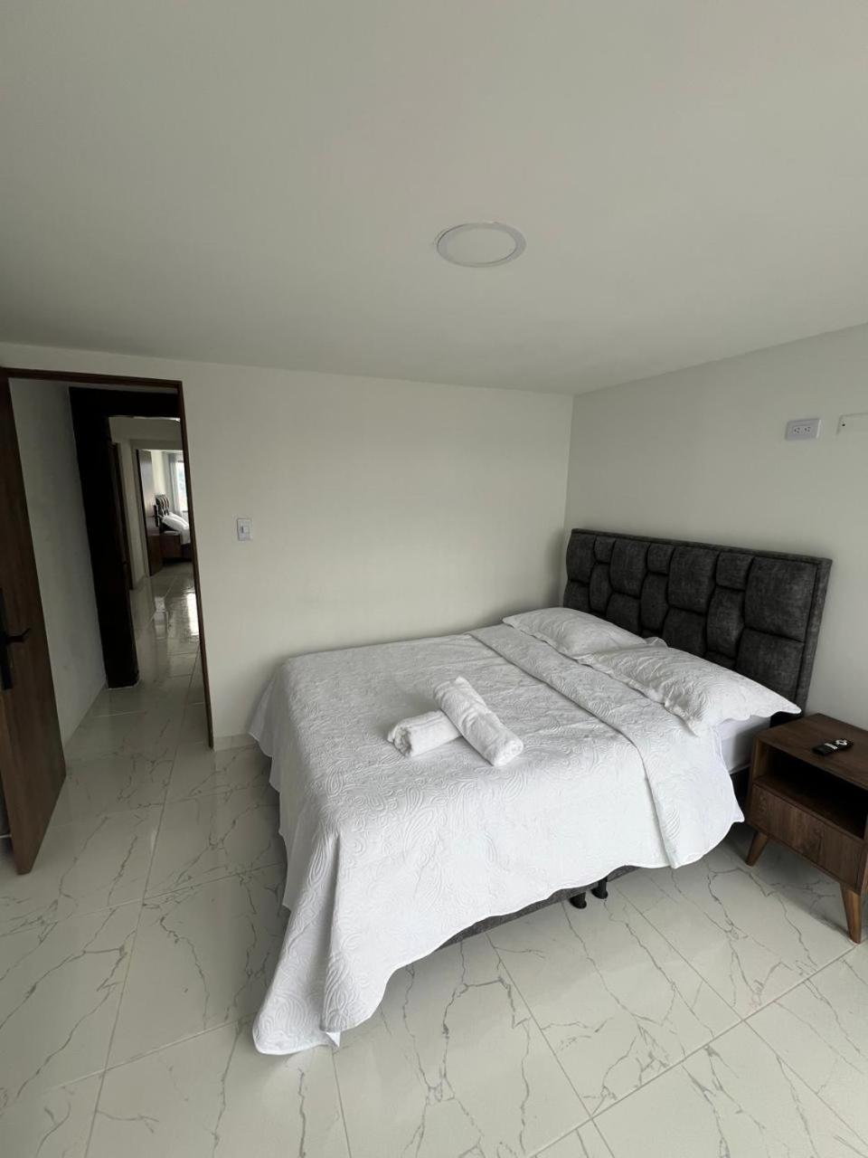Privado En Avenida Principal