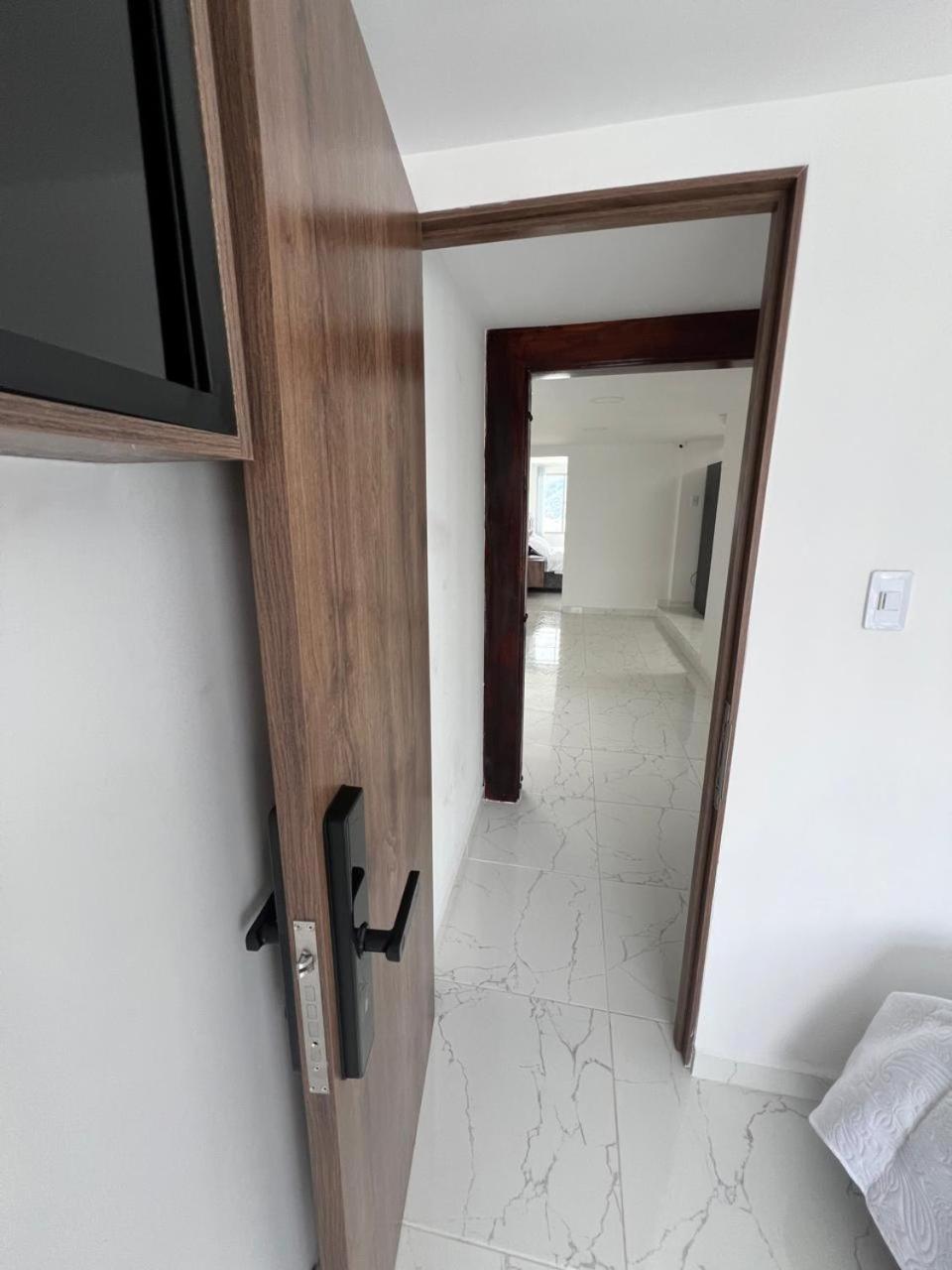 Privado En Avenida Principal Homestay *