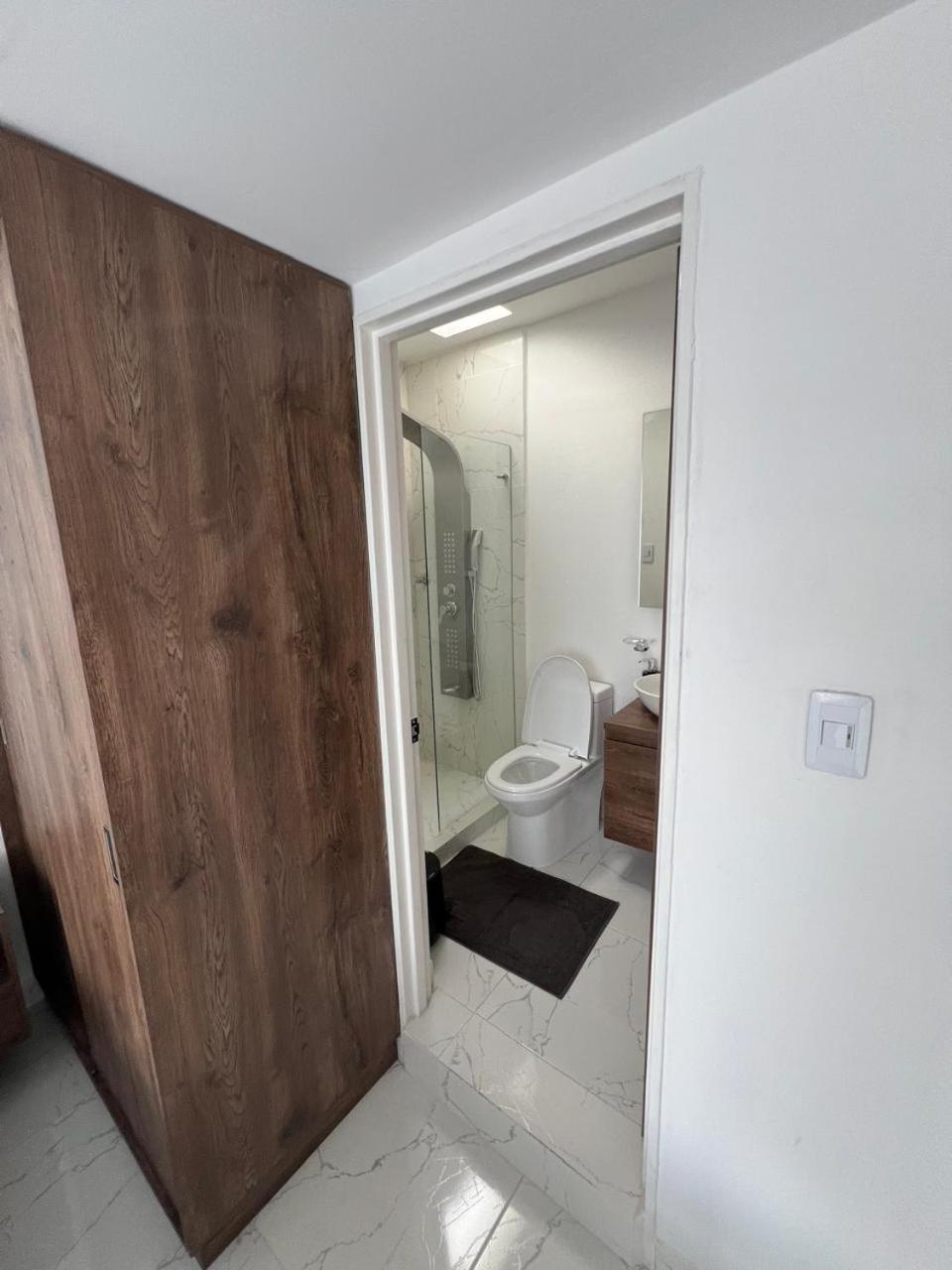 Privado En Avenida Principal