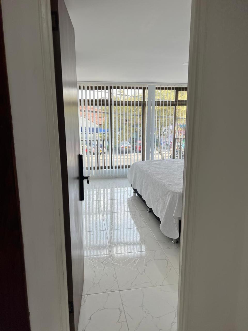 Homestay Privado En Avenida Principal