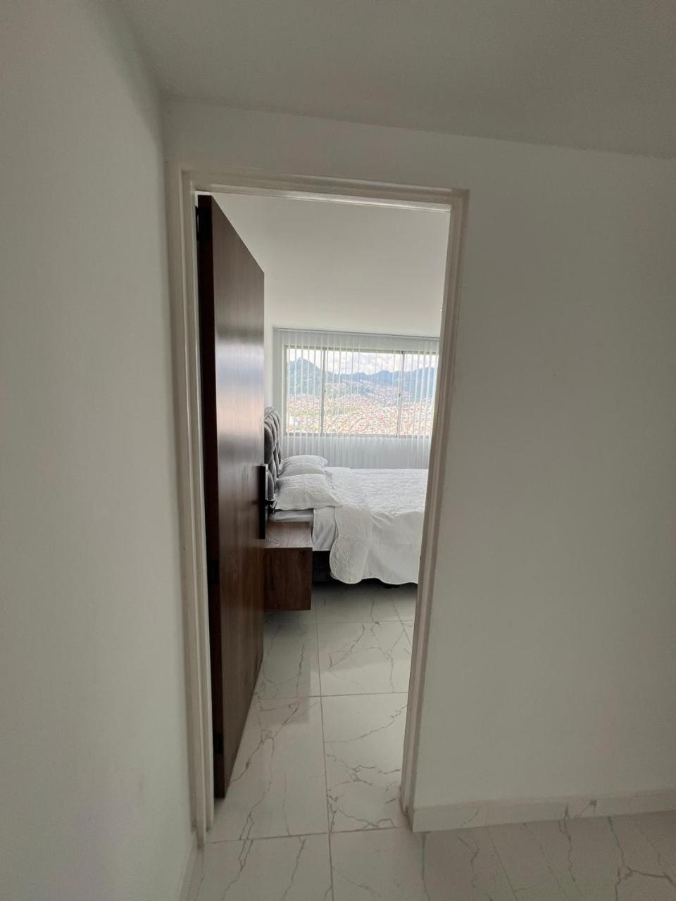 Privado En Avenida Principal