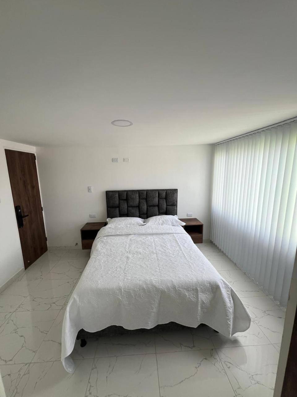 Privado En Avenida Principal Homestay *